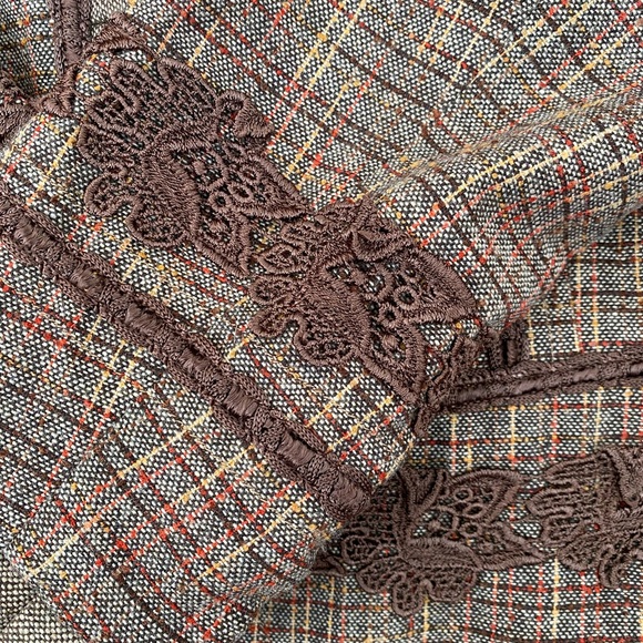 🦔 HOST PICK! 🦔Brown Tone Tweed with Lace Detail Blazer Jacket - Picture 2 of 4